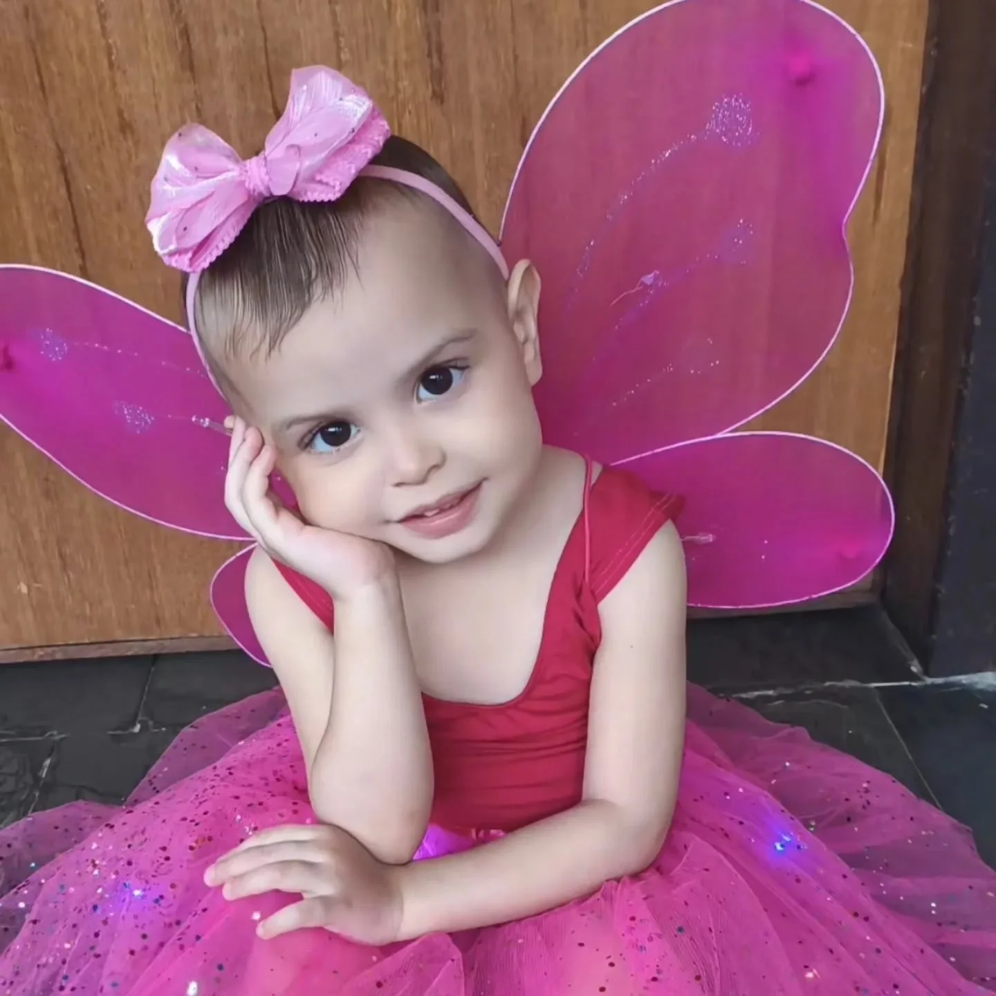 Eloísa com fantasia de borboleta